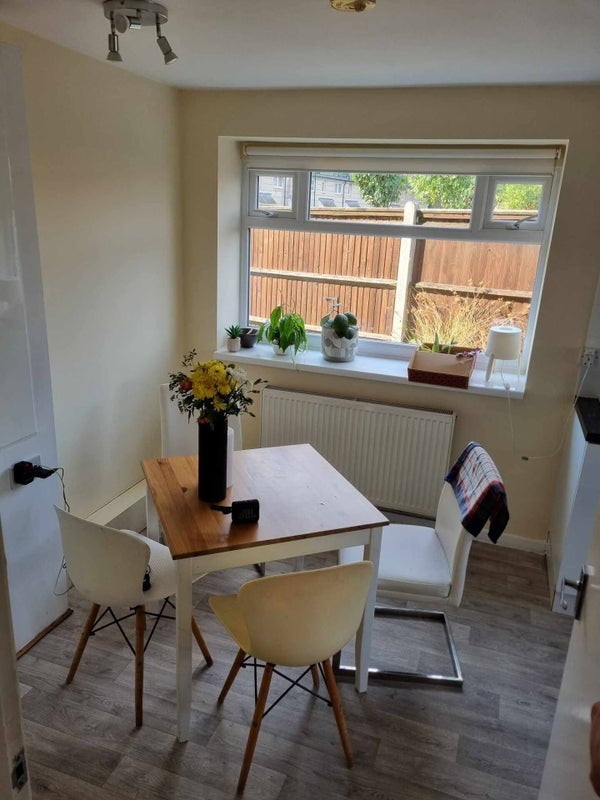 Room Butchers Road in Greater London