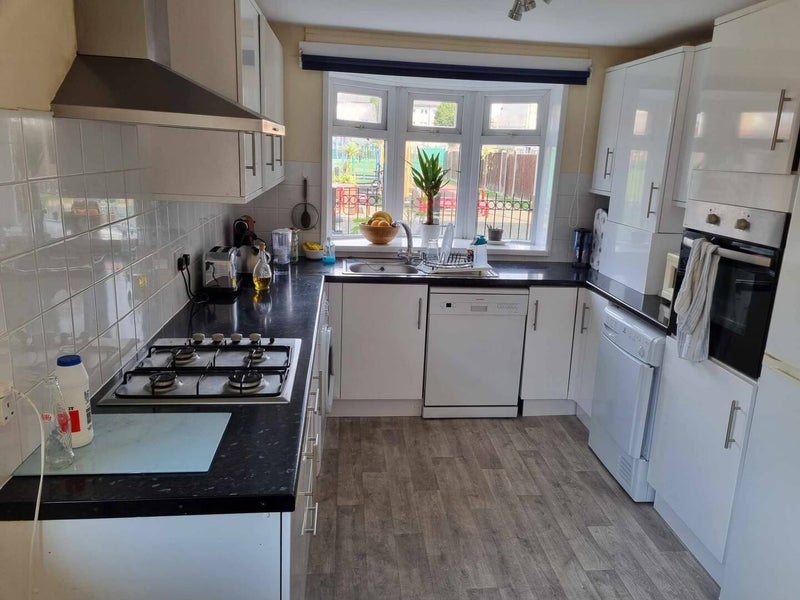 Room Butchers Road in Greater London