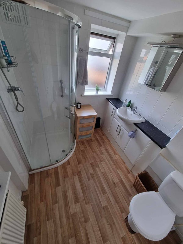 Room Butchers Road in Greater London