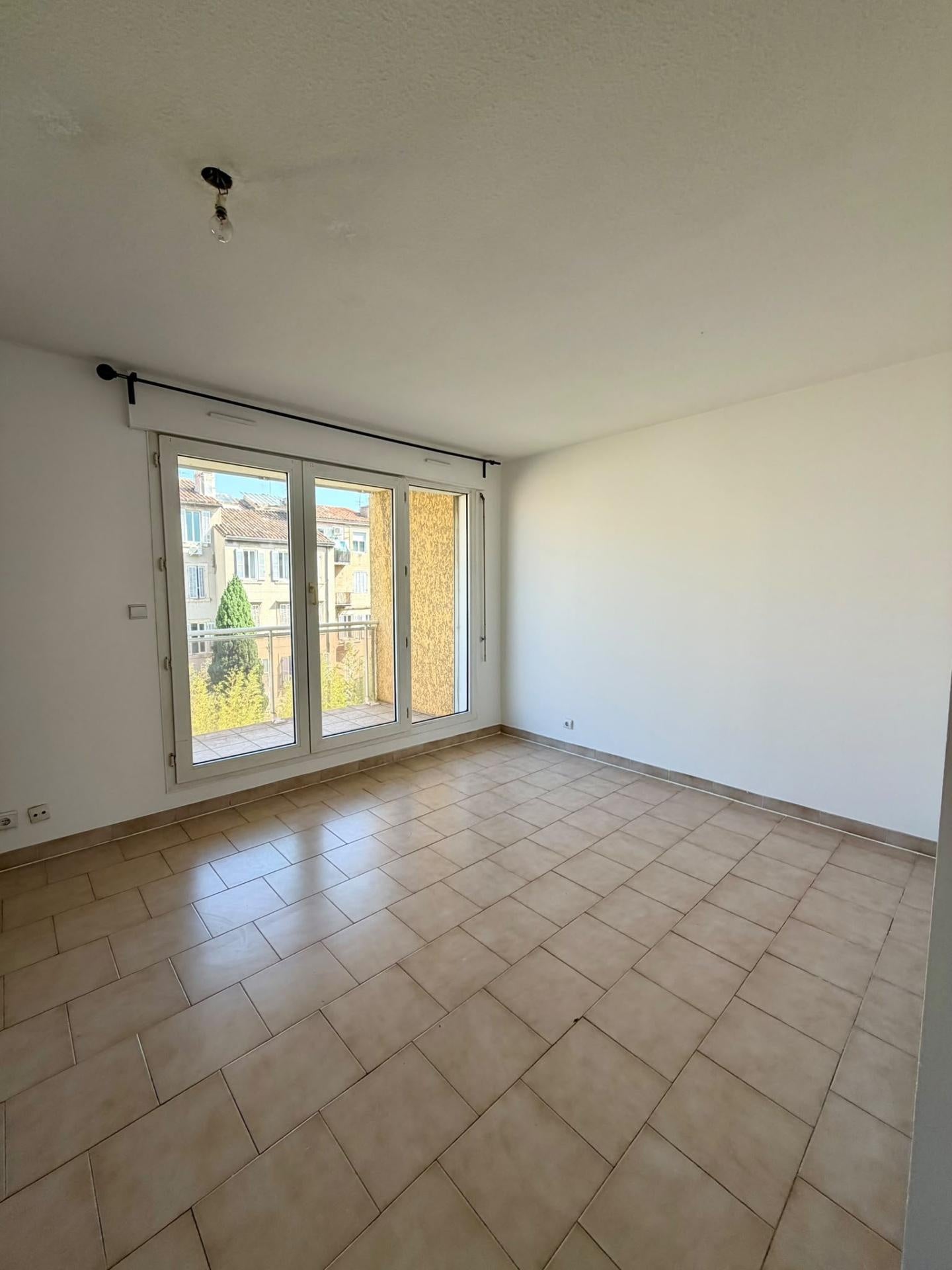 Chambre Avenue Clot-Bey à Marseille