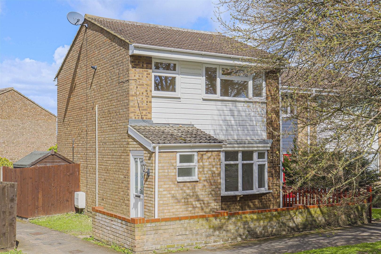Flat Scott Close in North Hertfordshire