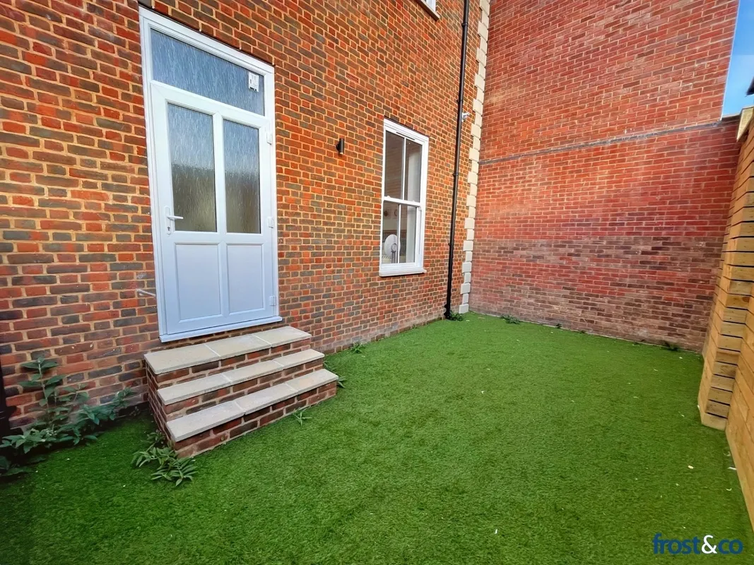 Flat Westons Lane in Poole