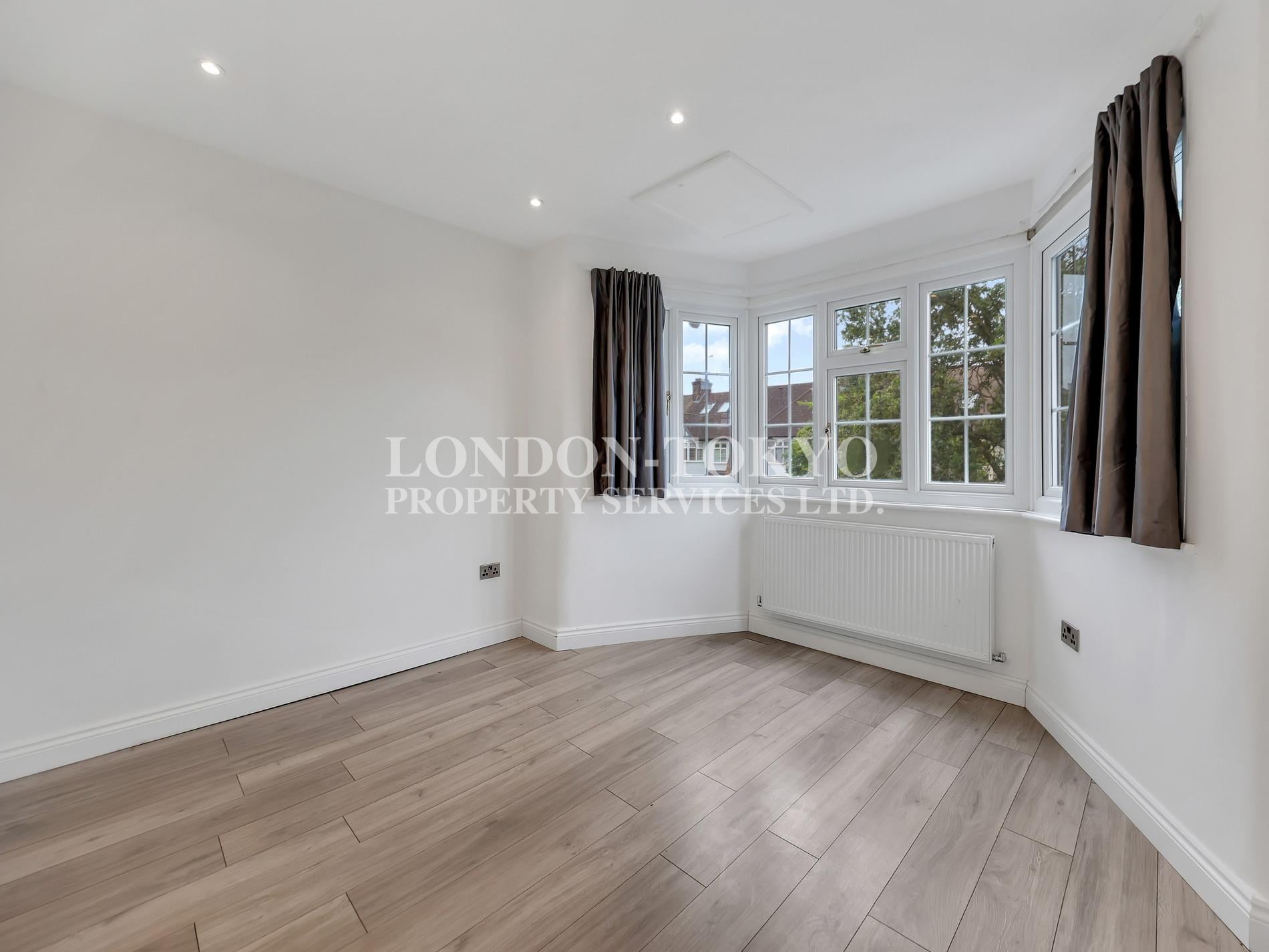 House Hervey Close in Greater London