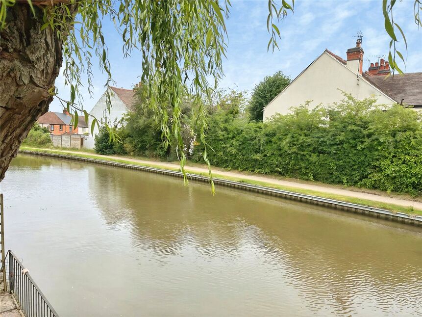 House Featherstone Close in Nuneaton and Bedworth