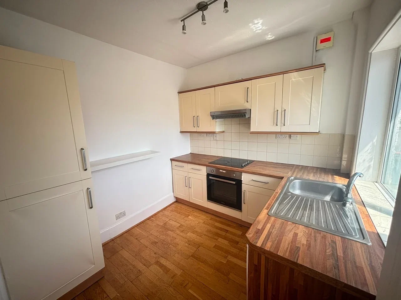 Flat Luffman Road in Greater London