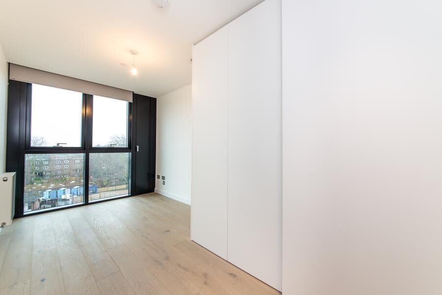 Flat Navigator Square in Greater London