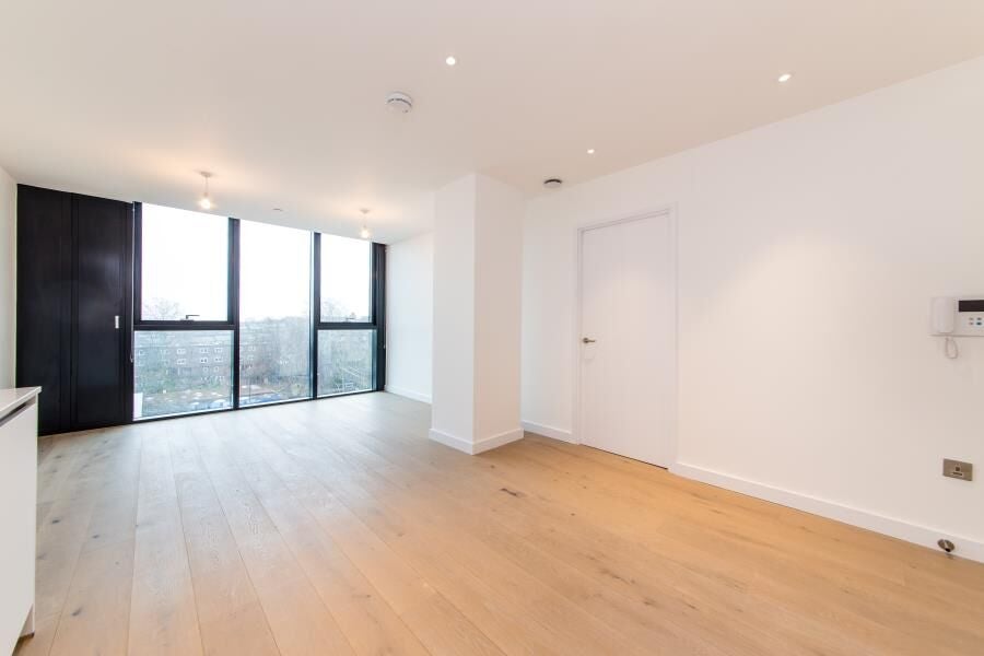 Flat Navigator Square in Greater London