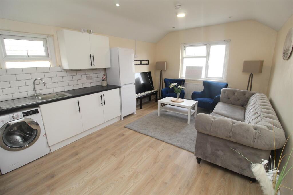 Room Whitchurch Road in Cardiff