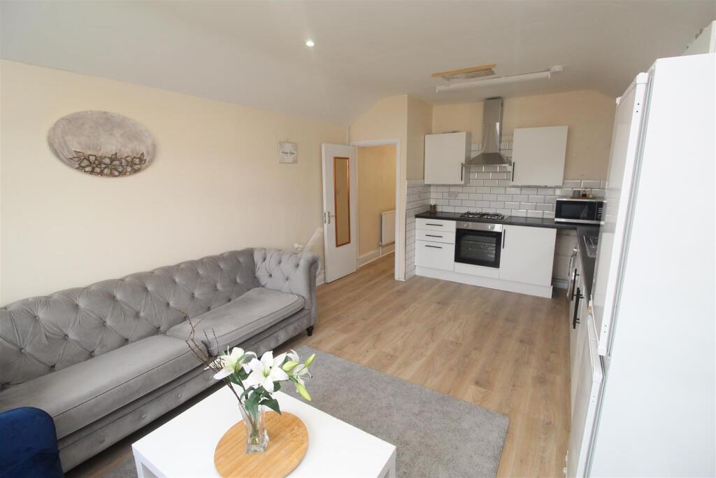 Room Whitchurch Road in Cardiff