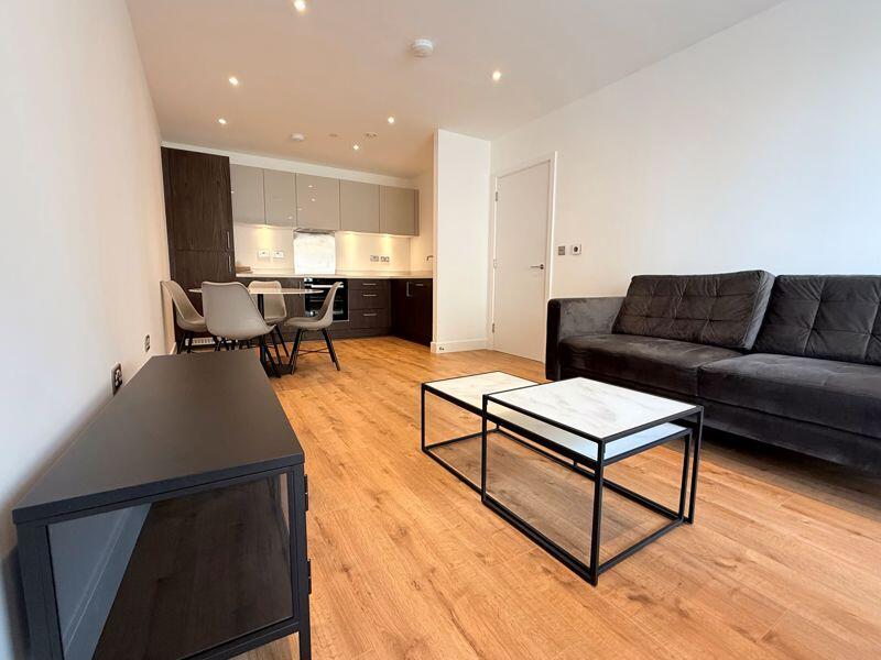 Flat Rookery Way in Greater London
