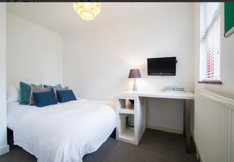 Room Ladybarn Road in Manchester