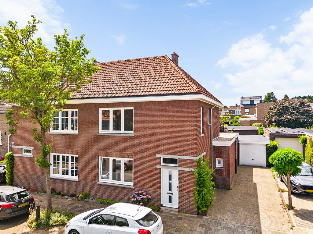 Huis Burg. Cremersstraat 3 in Nuth