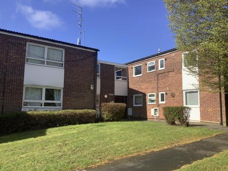 Flat Montague Crescent in Northampton