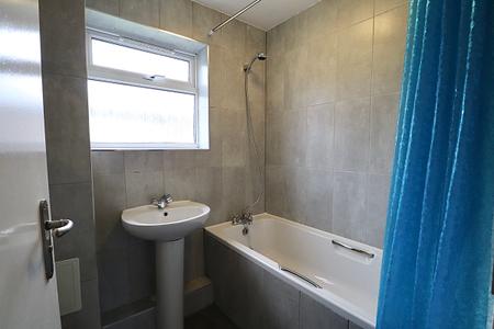 Flat Montague Crescent in Northampton