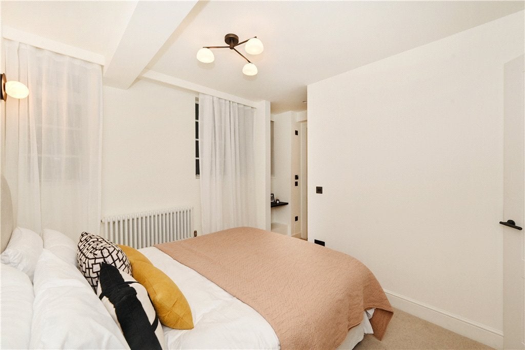 Flat Portman Square in City of Westminster
