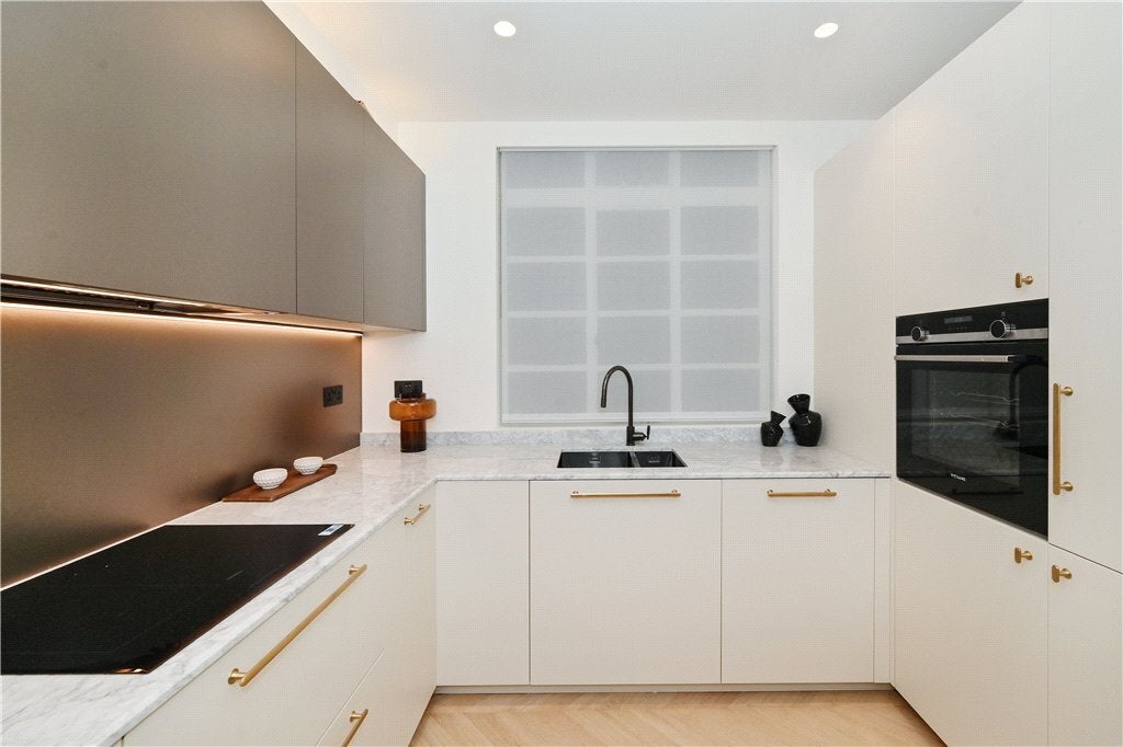 Flat Portman Square in City of Westminster