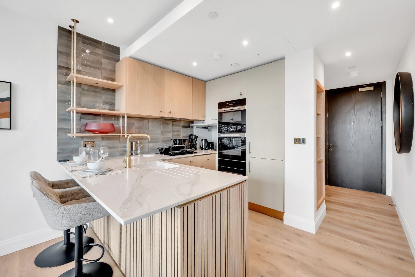 Flat Chalk Farm Road in Greater London