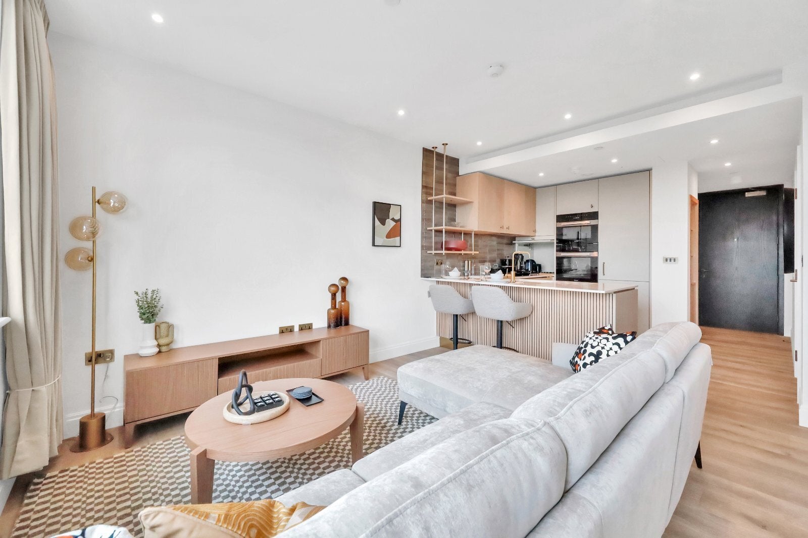 Flat Chalk Farm Road in Greater London