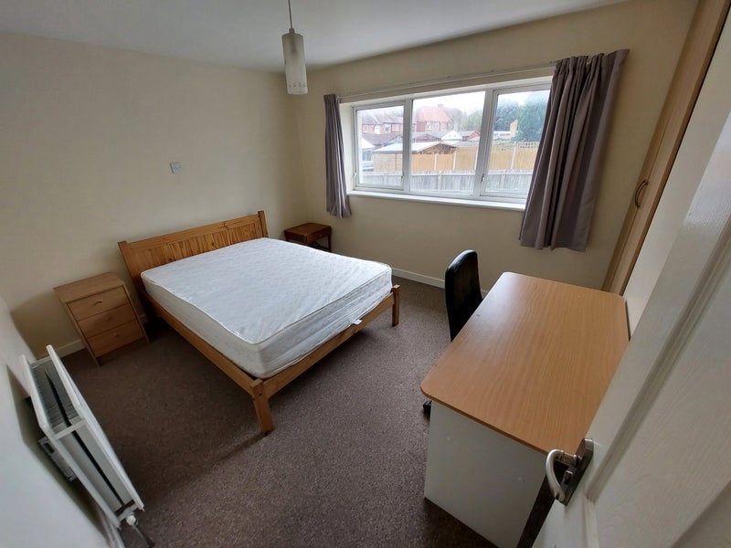 Room Lyndale Road in Coventry