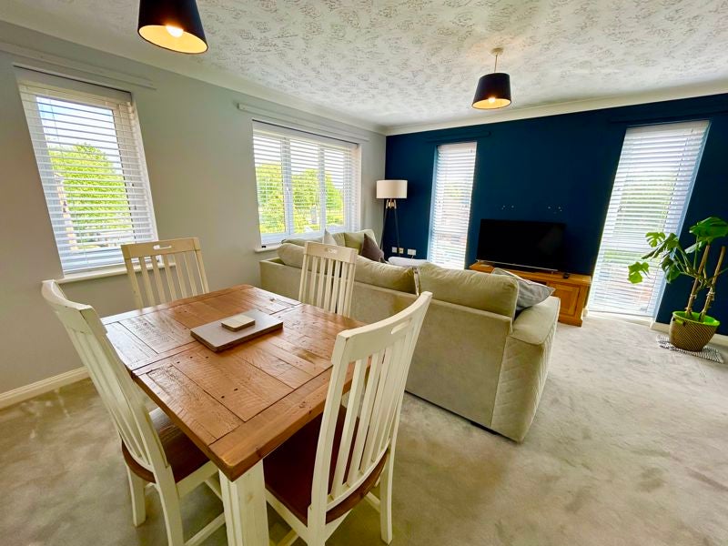 Flat Calderbrook Court in Cheadle Hulme