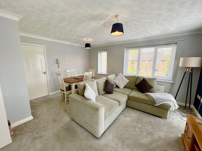 Flat Calderbrook Court in Cheadle Hulme