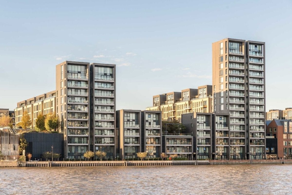 Flat Central Avenue in Greater London