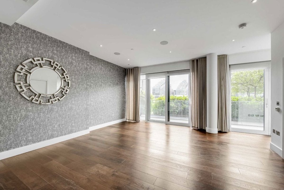 Flat Central Avenue in Greater London