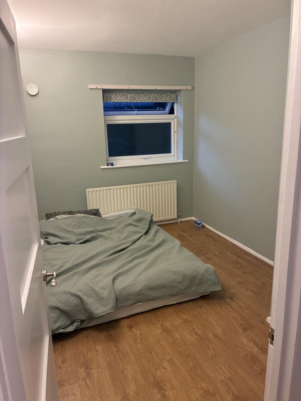 Room Oak Tree Close in Greater London