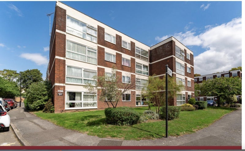 Room Oak Tree Close in Greater London