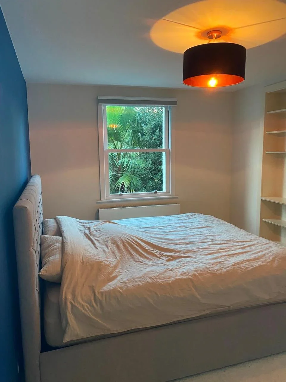 Flat Tournay Road in Greater London