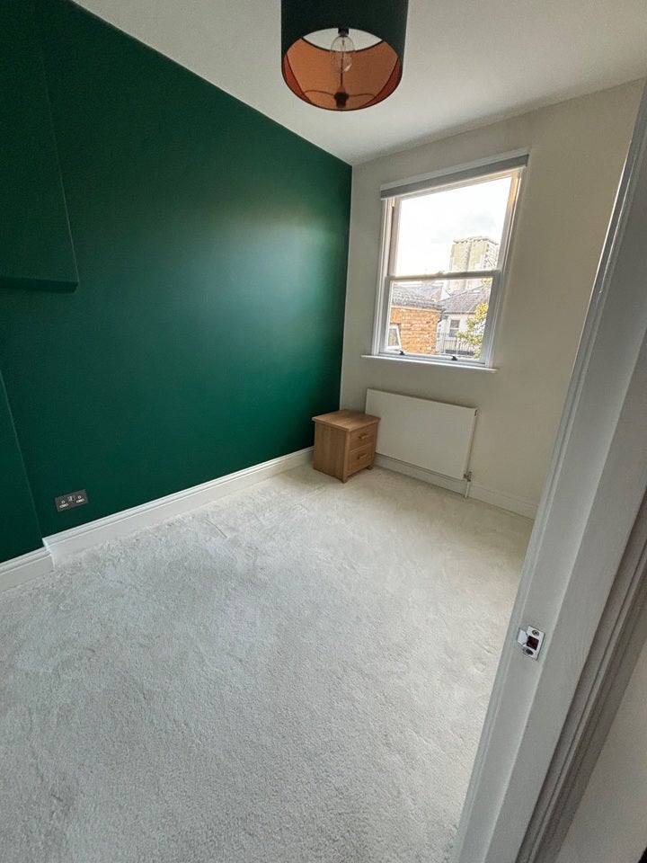 Flat Tournay Road in Greater London