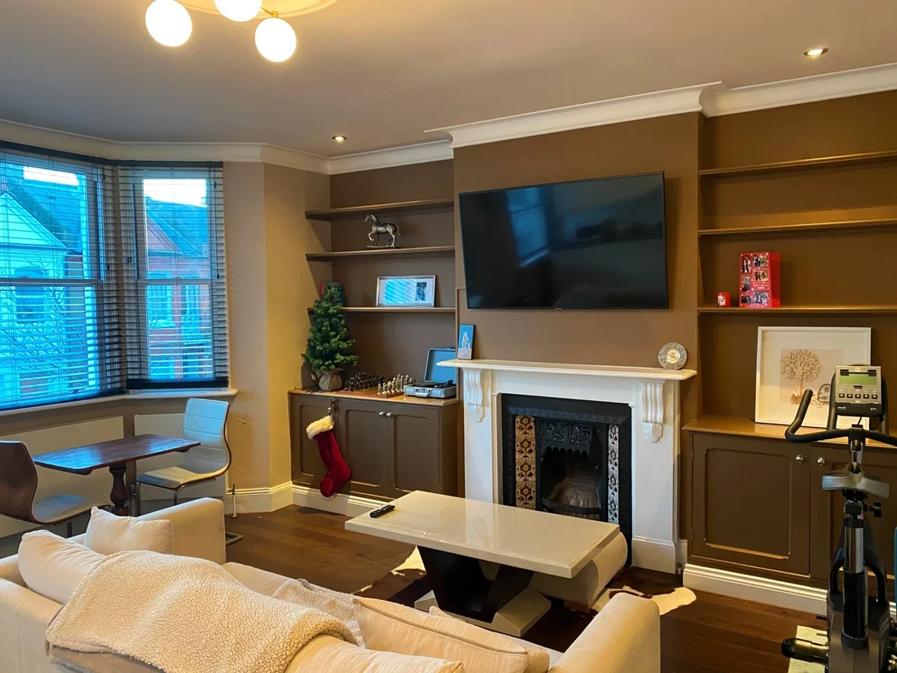 Flat Tournay Road in Greater London