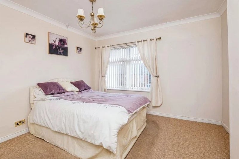 House Longfield Grove in Leeds