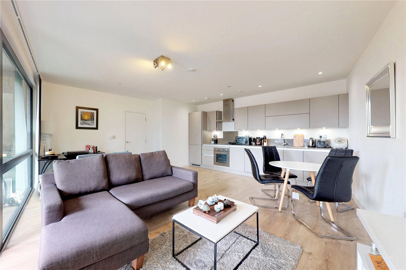 Flat Williamsburg Plaza in Greater London