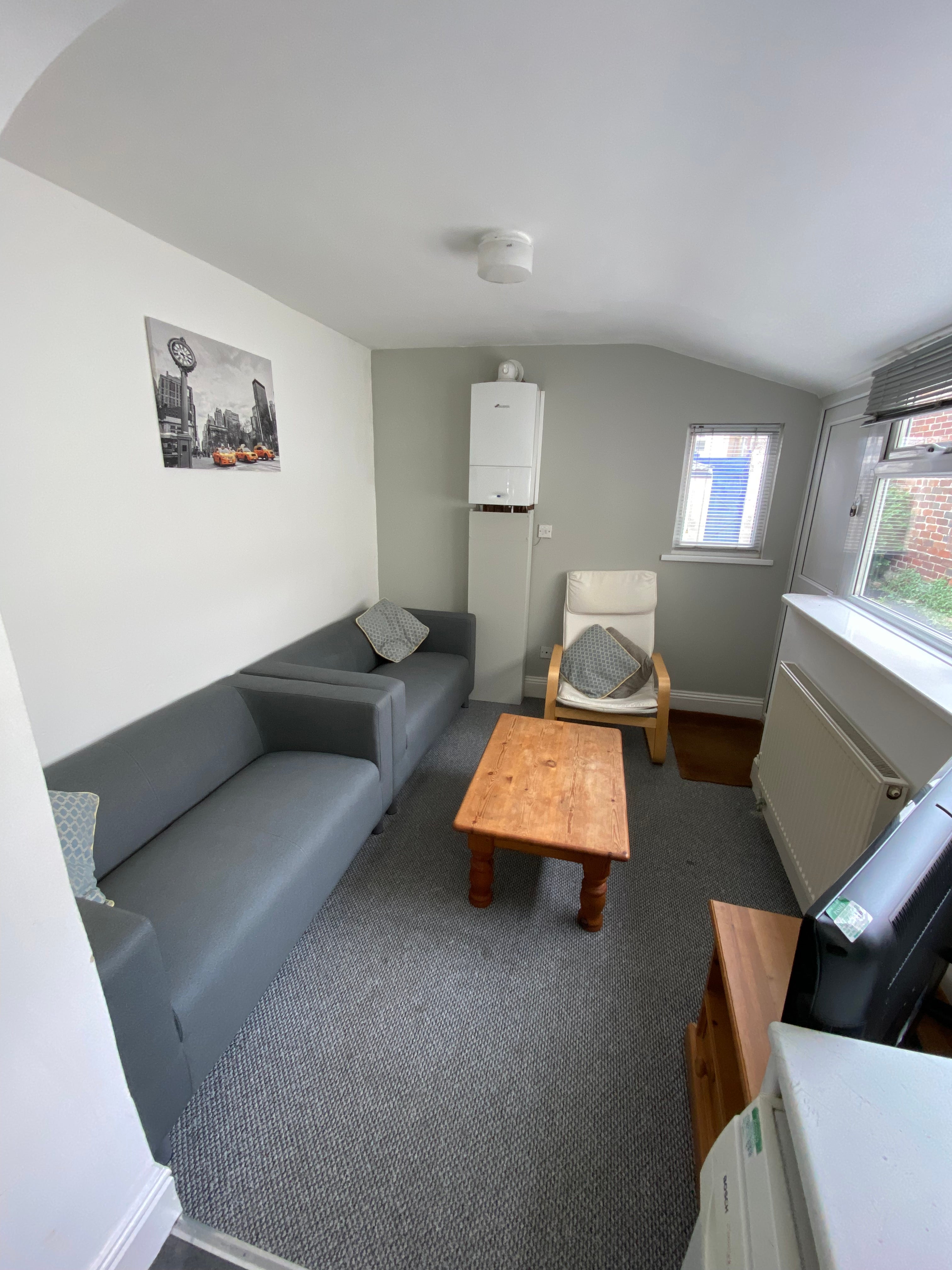 Room Winston Avenue in Plymouth