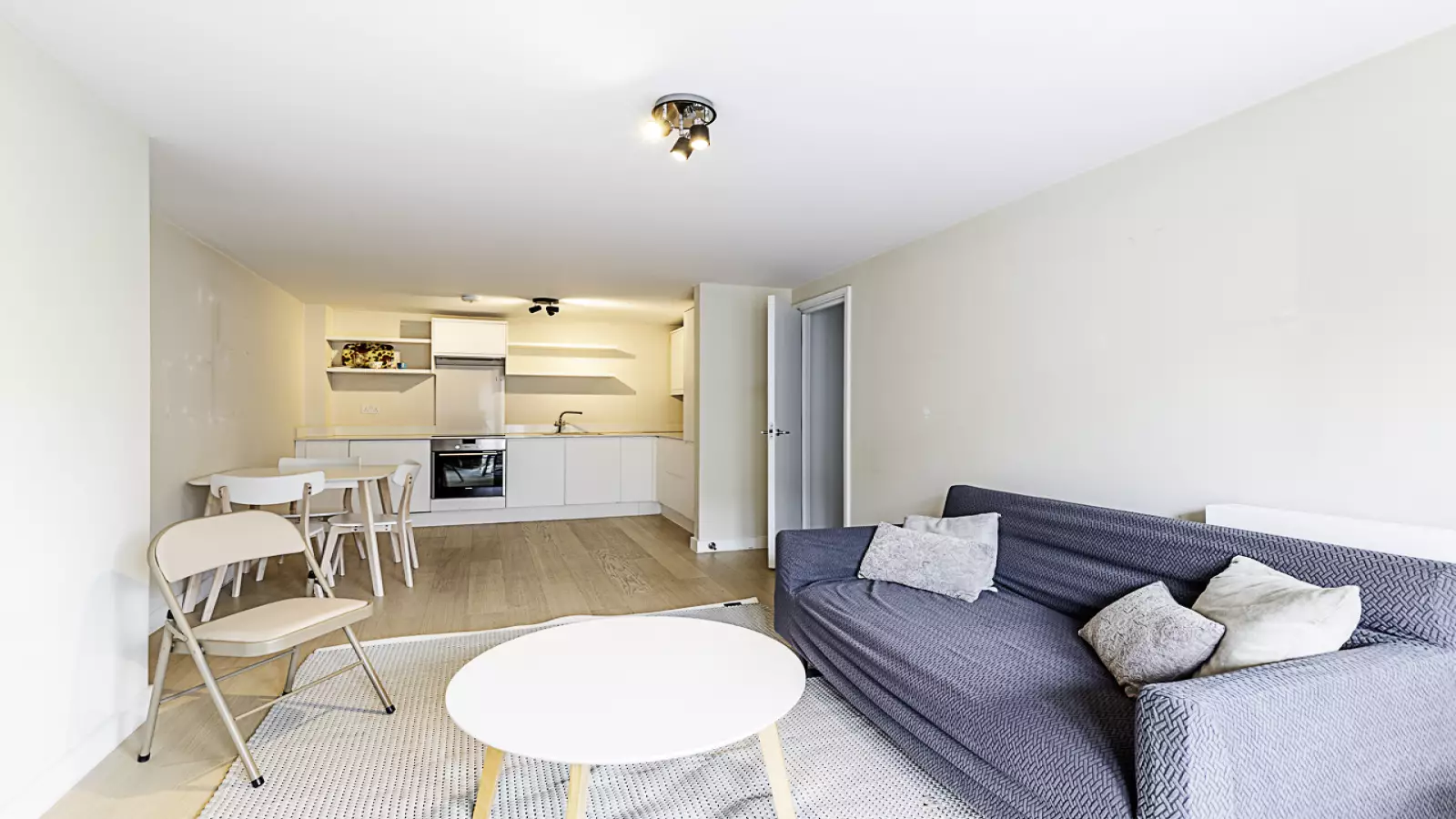 Flat Burton Mews in City of Westminster