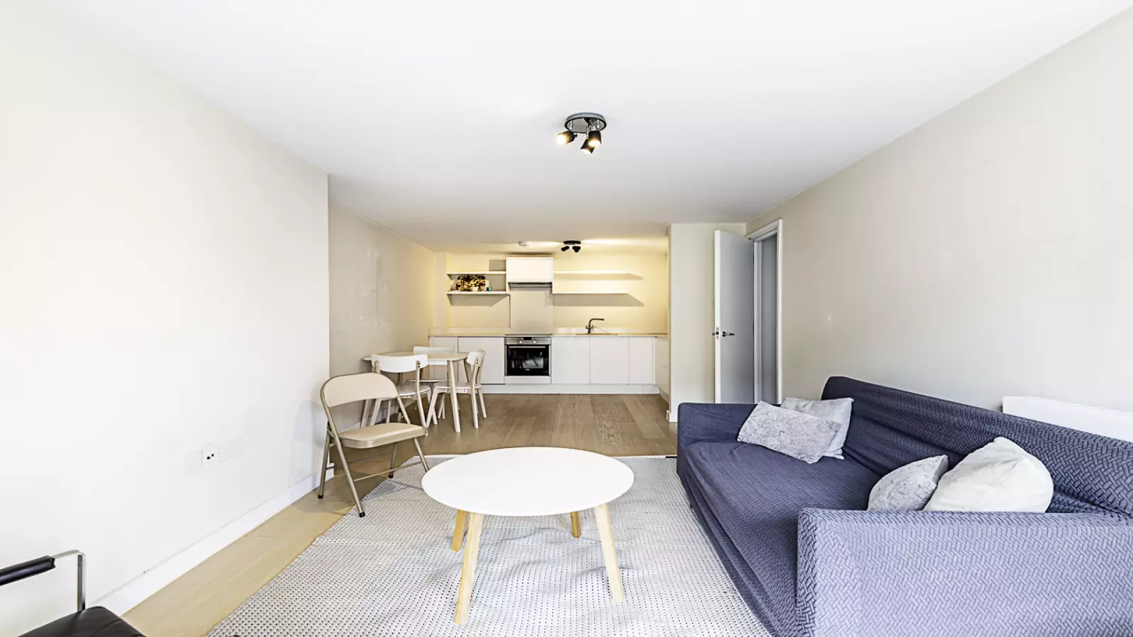 Flat Burton Mews in City of Westminster