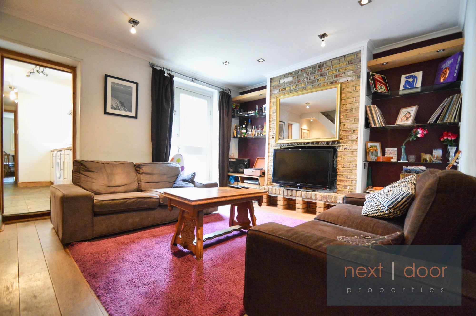 Flat Queenstown Road in London