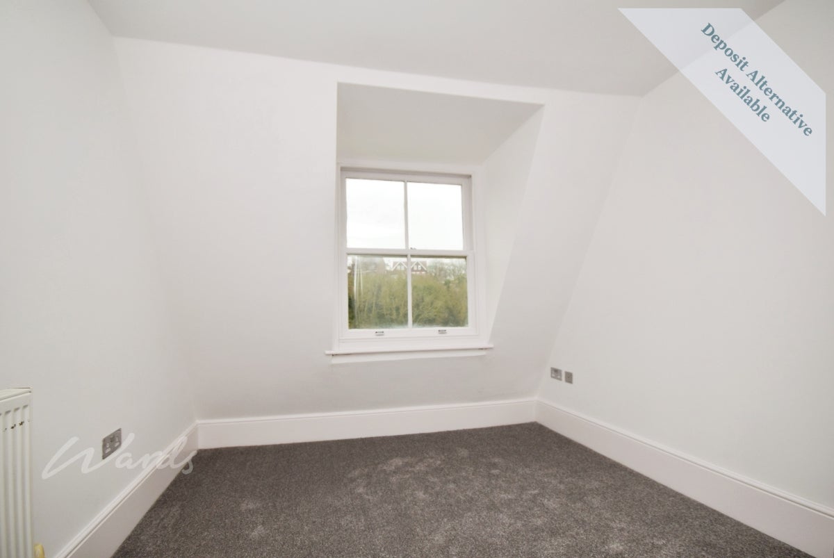 Flat Marine Parade in Folkestone and Hythe District