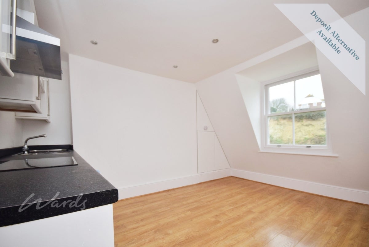 Flat Marine Parade in Folkestone and Hythe District