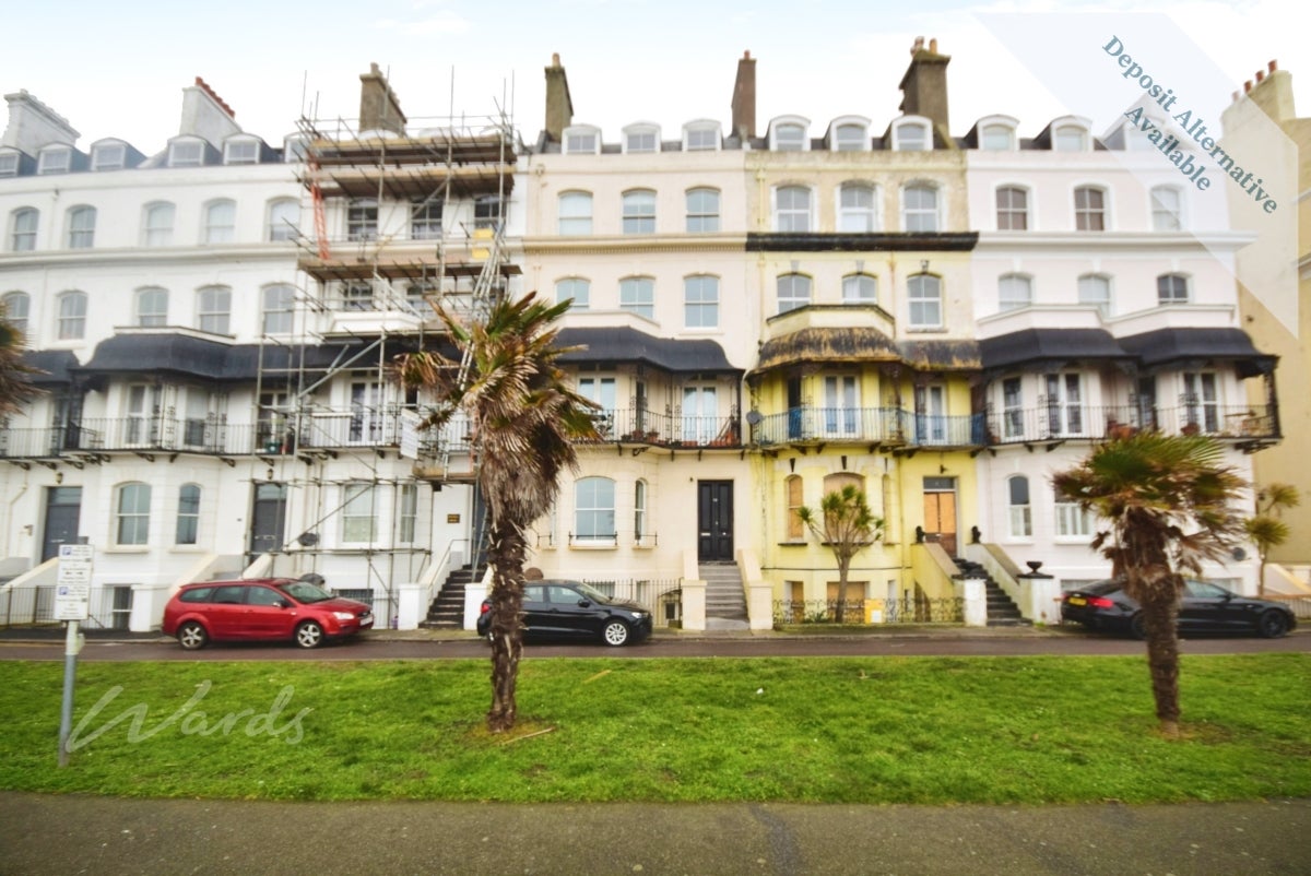 Flat Marine Parade in Folkestone and Hythe District