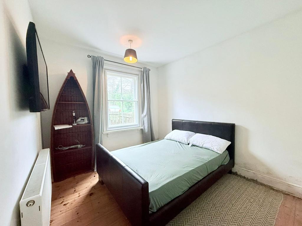 Room East Tytherley Road in Test Valley