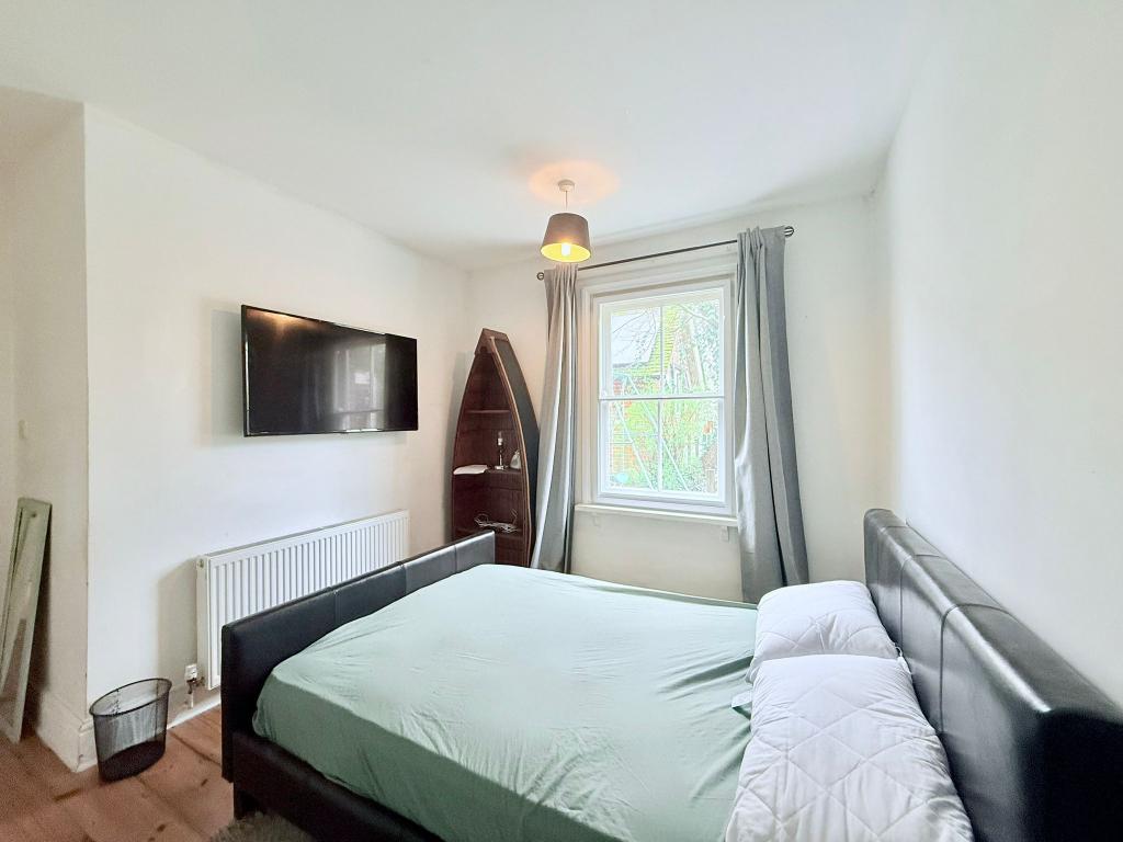 Room East Tytherley Road in Test Valley