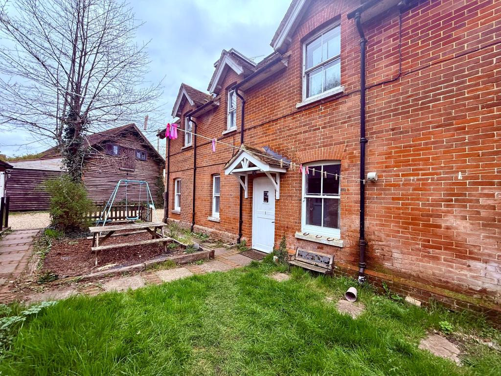 Room East Tytherley Road in Test Valley