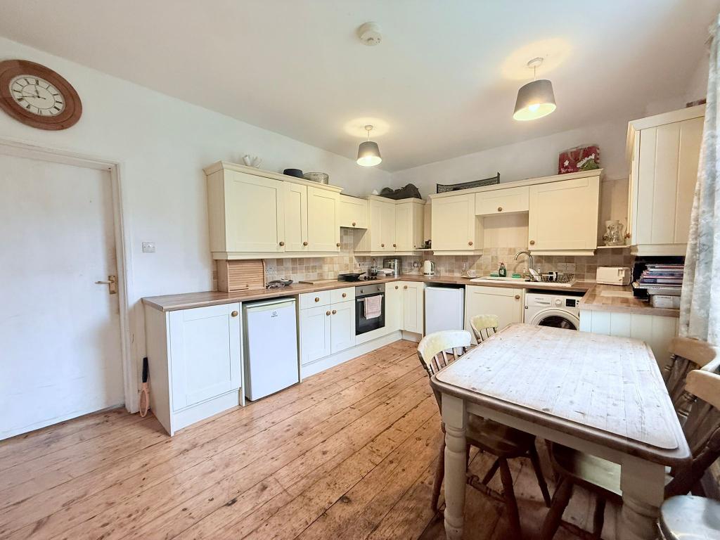 Room East Tytherley Road in Test Valley