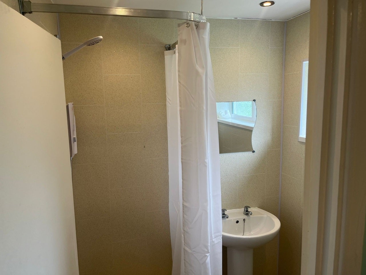 Room Leabon Grove in Birmingham