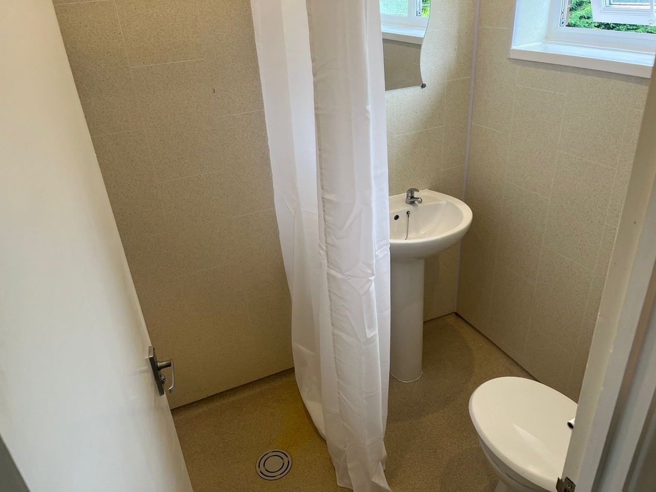 Room Leabon Grove in Birmingham