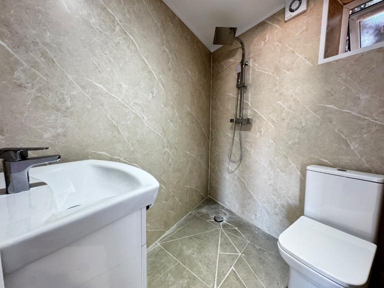 Flat Jonson Close in Greater London