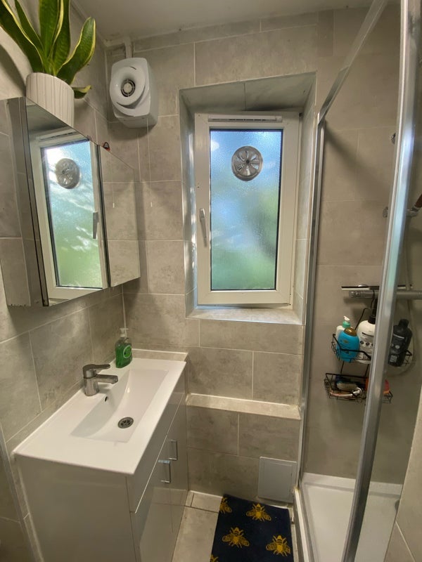 Room Deeley Road in Greater London