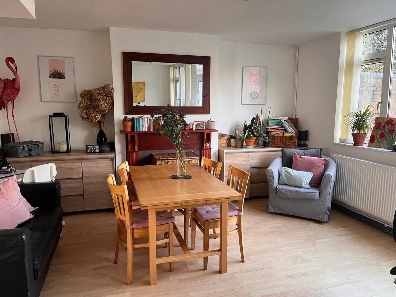 Room Deeley Road in Greater London